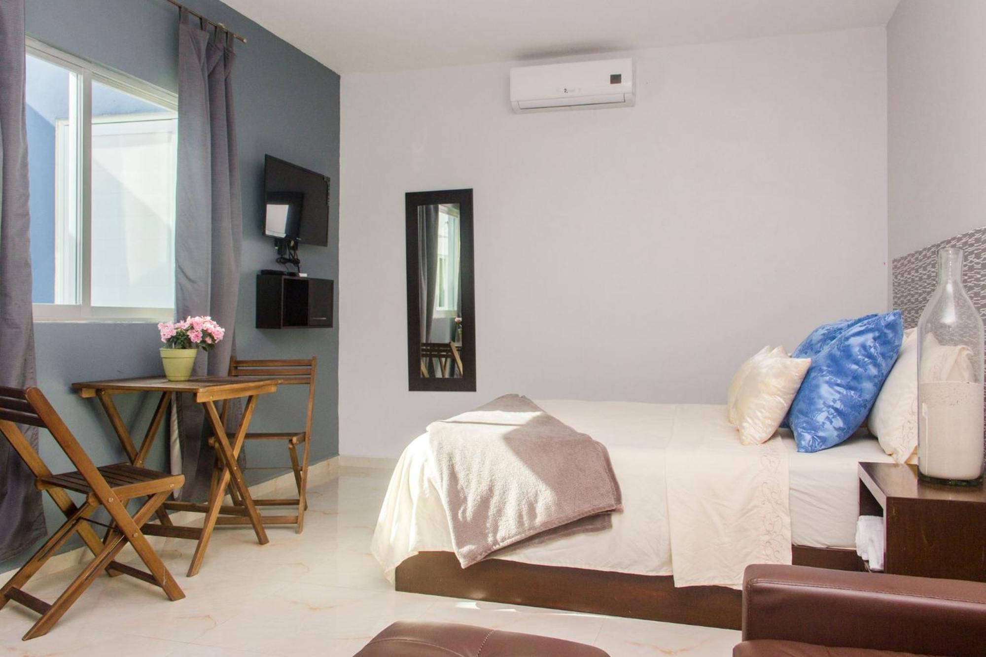 Condohotel 5th Avenue Basic Pensión Playa del Carmen